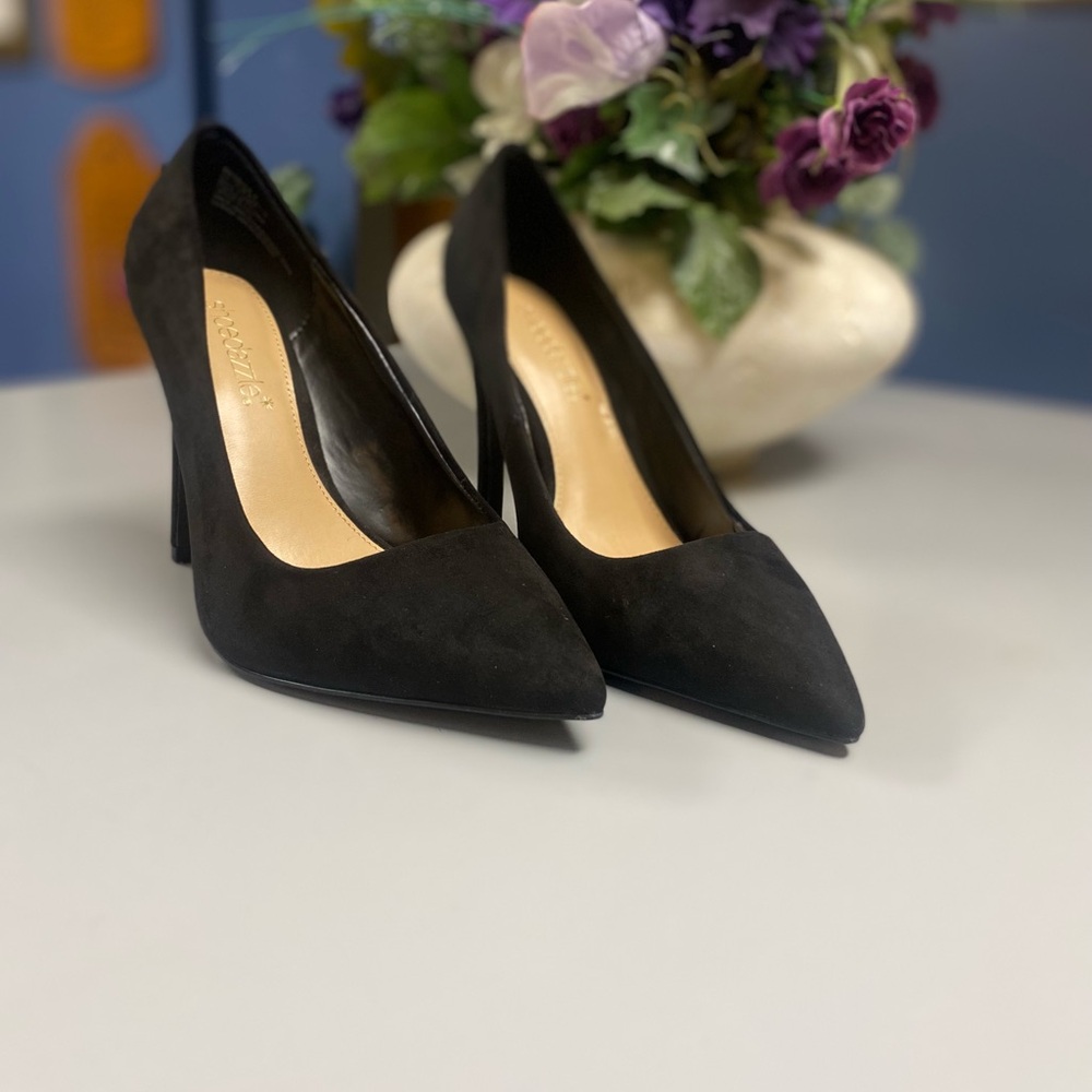 Shoedazzle Black Suede Pumps